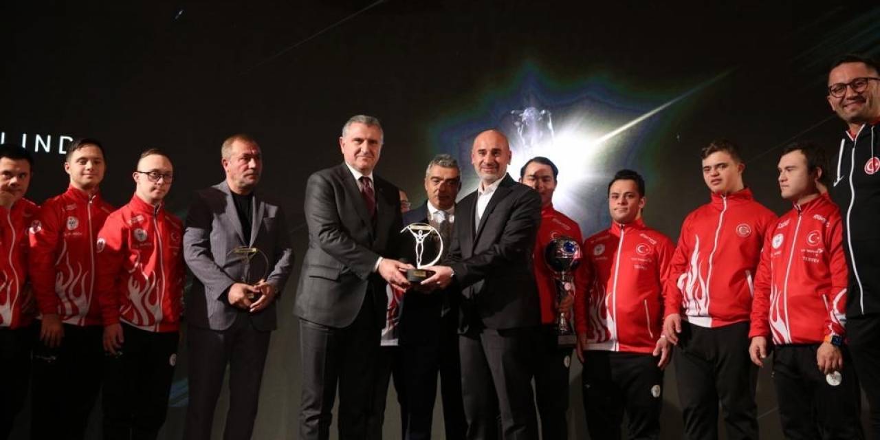 Sıtkı Usta’ya Türk Sporu’na Katkı Ödülü