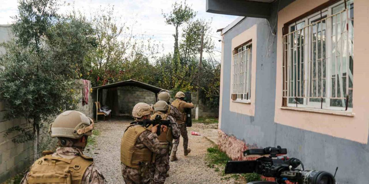 Antalya’da 250 Polisin Katıldığı Operasyonda 2,5 Kilo Uyuşturucu Ele Geçirildi