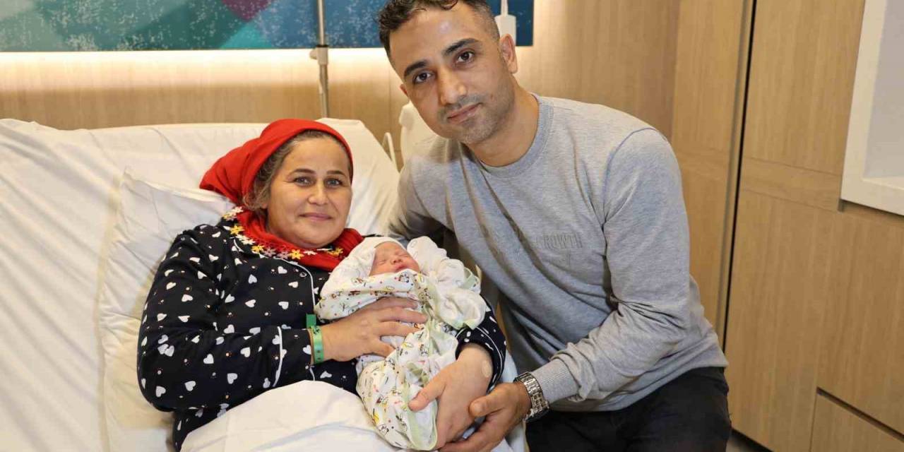 Karaciğer Naklinden 3 Yıl Sonra Bebeğini Kucağına Aldı