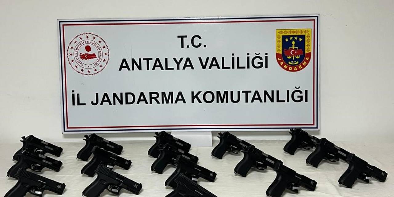 Jandarmadan Seyir Halindeki Otomobile Ruhsatsız Silah Operasyonu