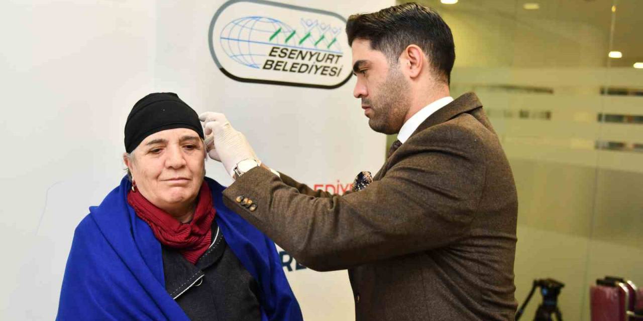 Esenyurt Belediyesi 65 Yaşındaki Kadına İşitme Cihazı Desteğinde Bulundu