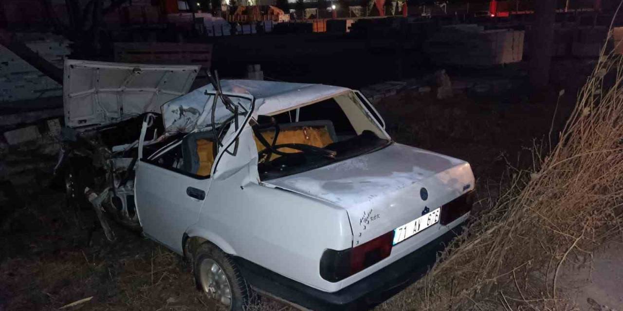 Tıra Çarpıp Şarampole Devrilen Otomobilde 1 Kişi Öldü, 1 Kişi De Yaralandı