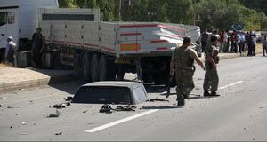 Polis aracı TIR’a çarptı: 2 şehit, 2 yaralı