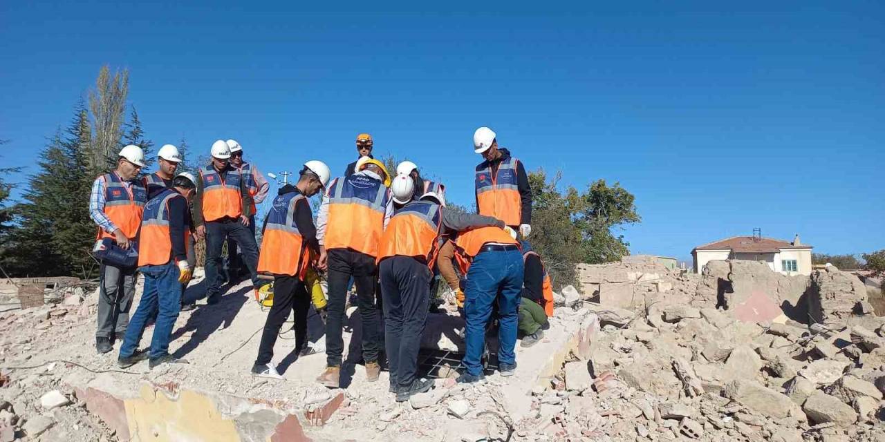 Niğde’de Üniversite Koruma Ve Güvenlik Görevlilerine "Afad Gönüllüsü" Eğitimi Verildi