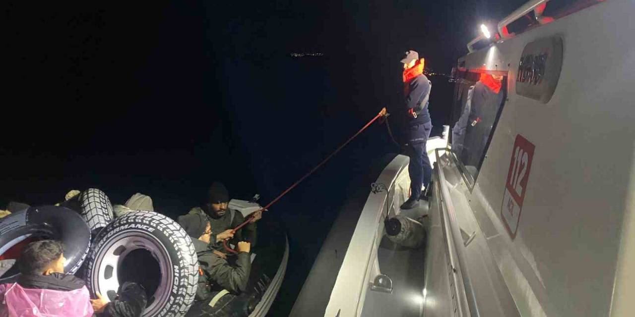 Lastik Botları Arızalanan Göçmenleri Sahil Güvenlik Ekipleri Kurtardı