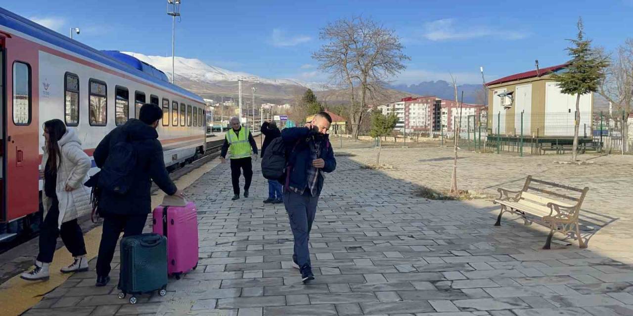 Van Gölü Ekspresi Kış Sezonunun İlk Seferine Başladı