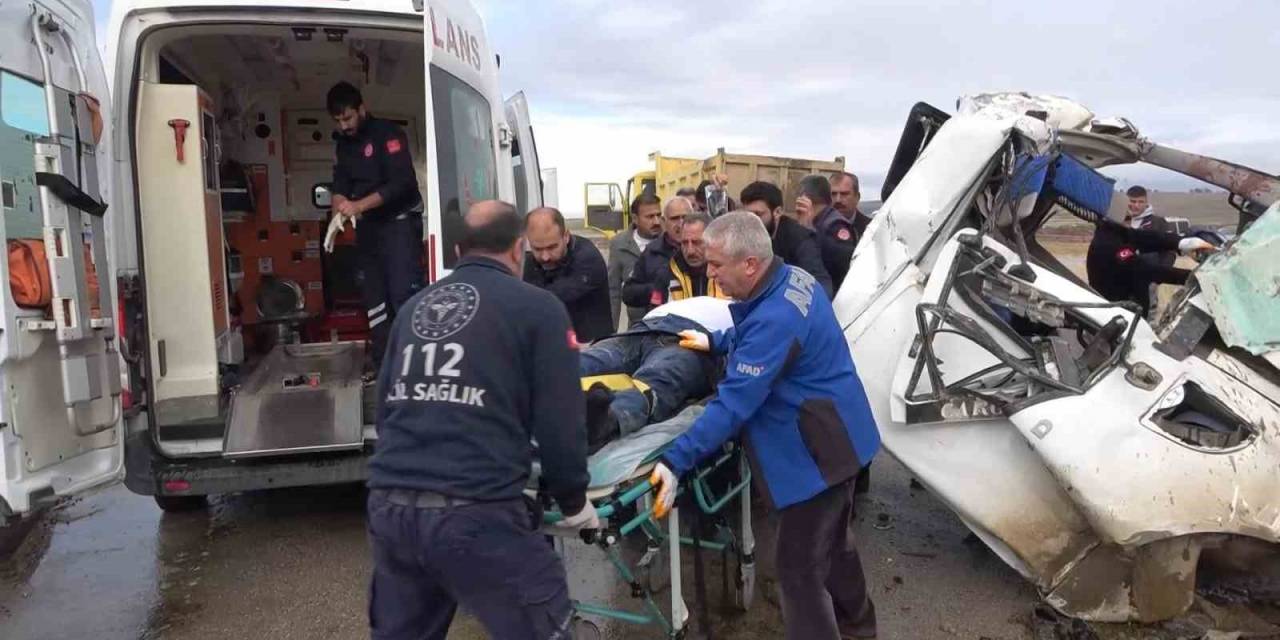 Elazığ’da Feci Kaza: 2 Ağır Yaralı