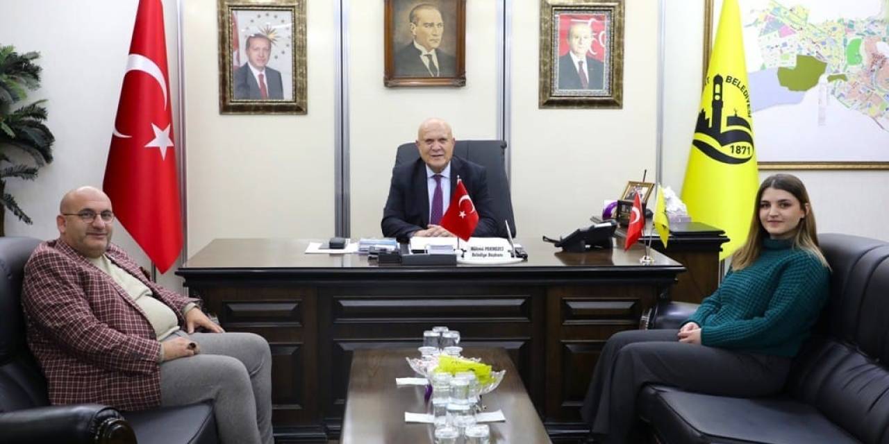 Başkan Pekmezci, Karadeniz’in En İyi İl Belediye Başkanı Seçildi