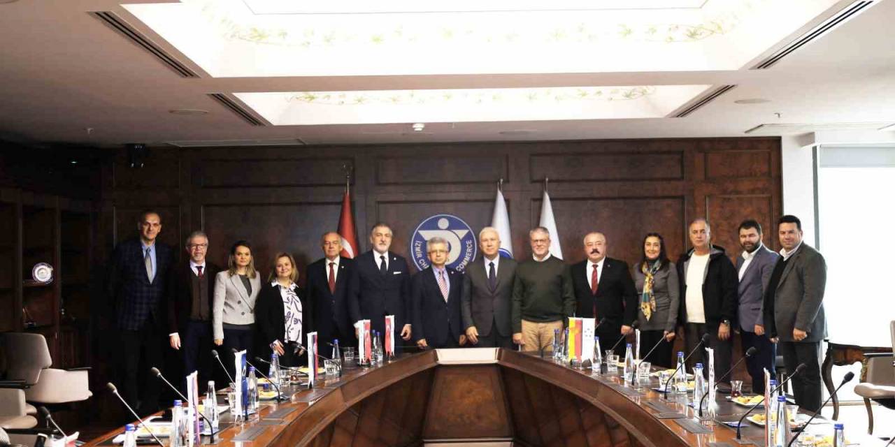 İzmir Futbolu İçin El Ele