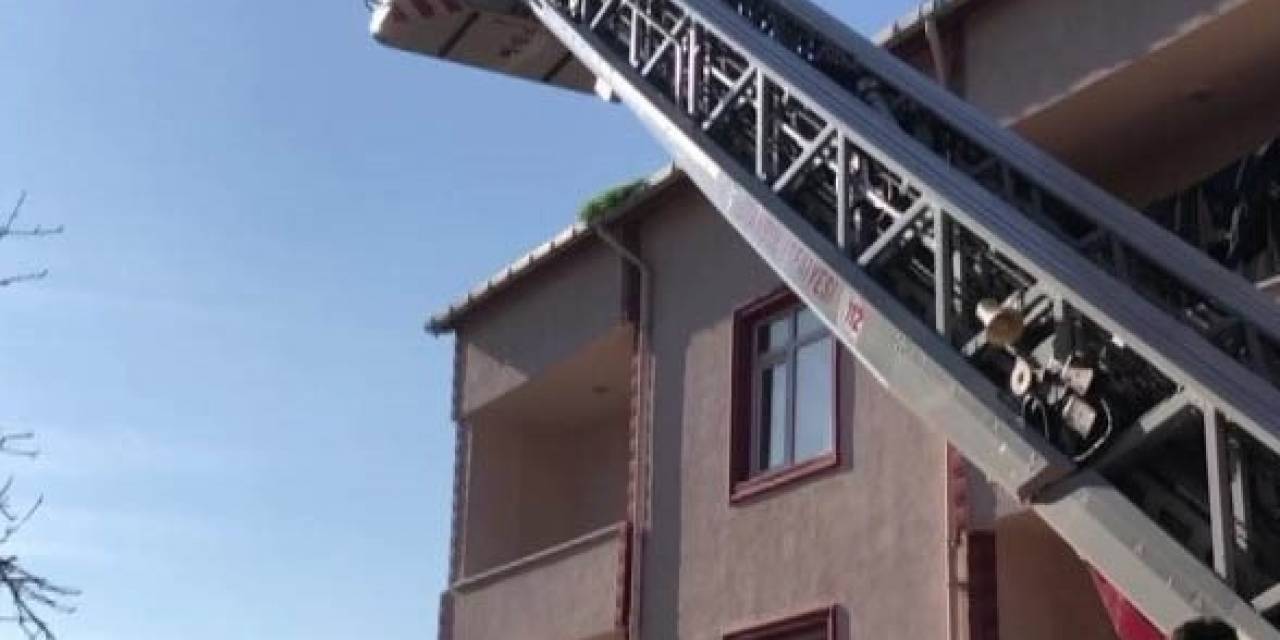 Pendik’te Babasıyla Tartıştı, Evini Ateşe Verdi