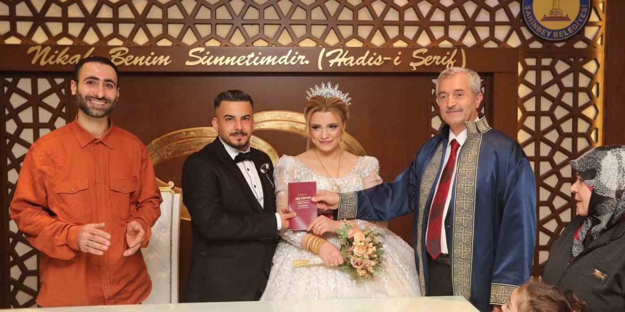 Tahmazoğlu’ndan Evlenen Gençlere Nikah Sürprizi