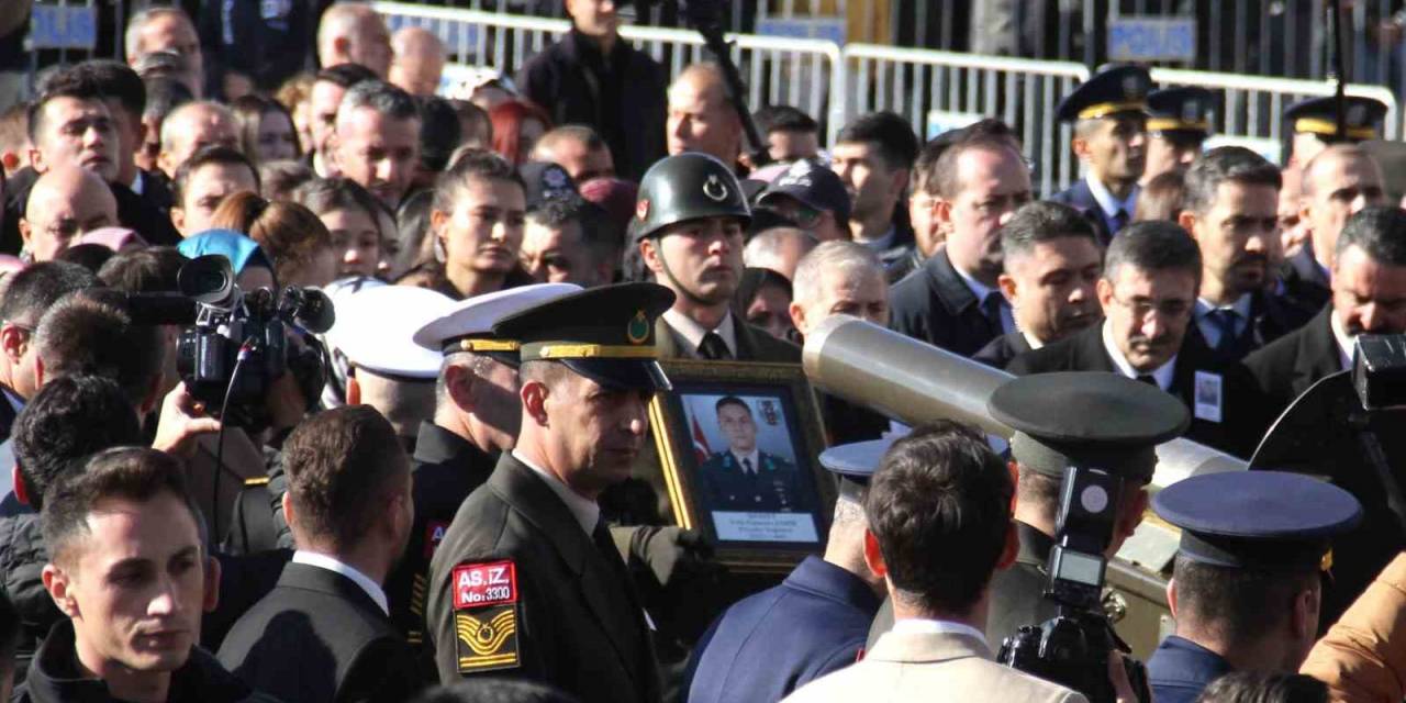 Piyade Teğmen Eril Alperen Emir Son Yolculuğuna Uğurlandı