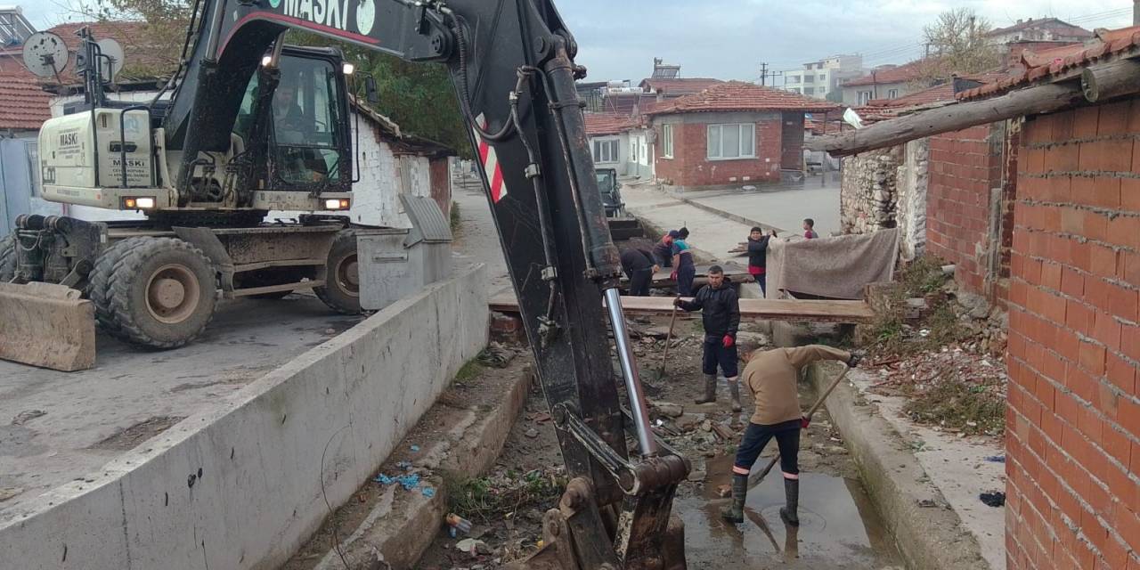 Çöplüğe Dönen Dere Yatağını Maski Temizledi