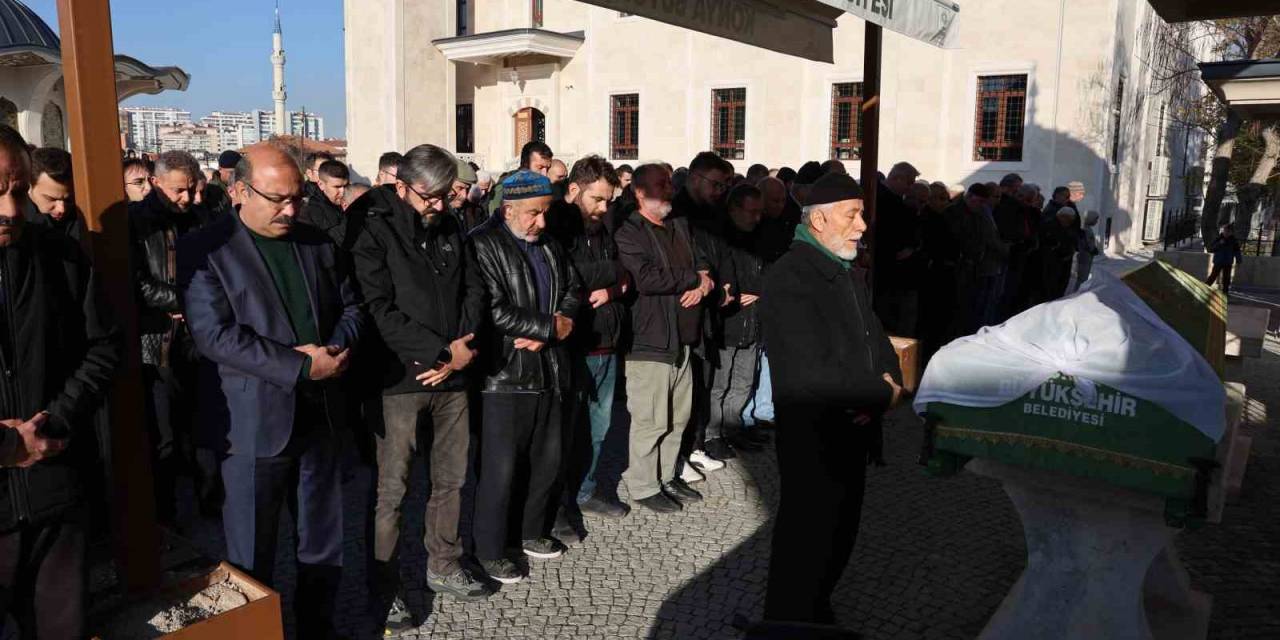 Sobadan Sızan Karbonmonoksit Gazından Zehirlenen Kadın Toprağa Verildi