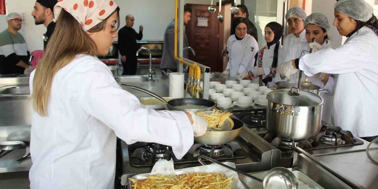 Şırnak Üniversitesi Unutulmak Üzere Olan Lezzetleri Gün Yüzüne Çıkarıyor