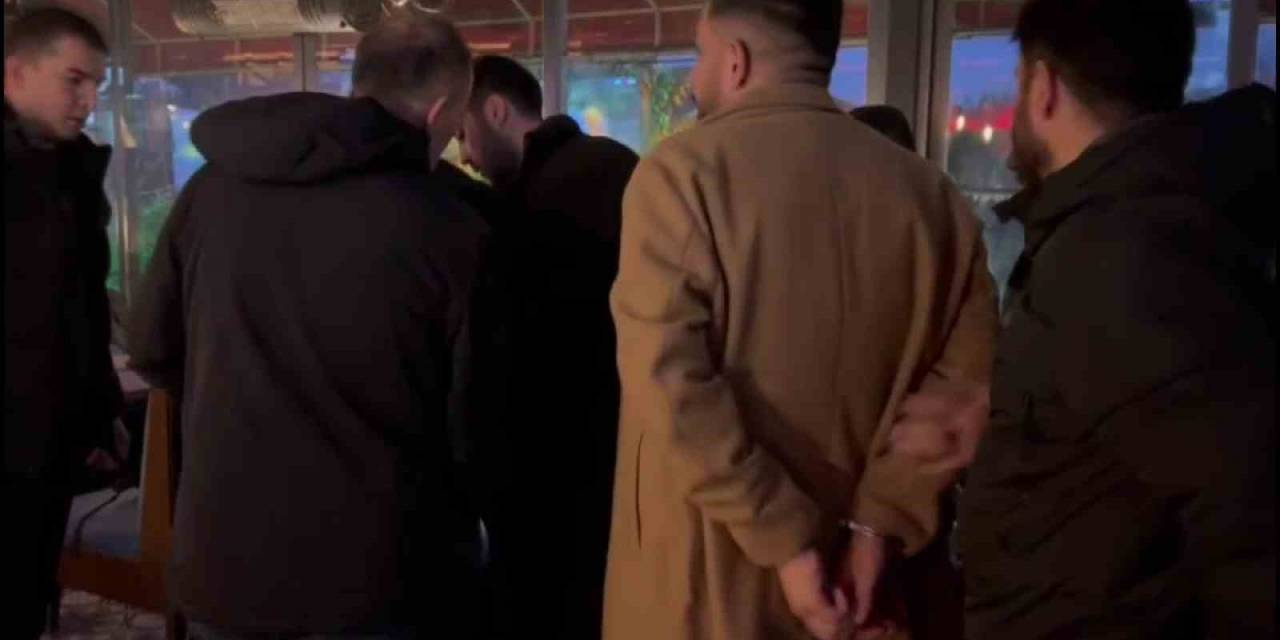 Çekmeköy’de Kredi Dolandırıcıları Polisin ‘Buluşma’ Tuzağıyla Yakalandı