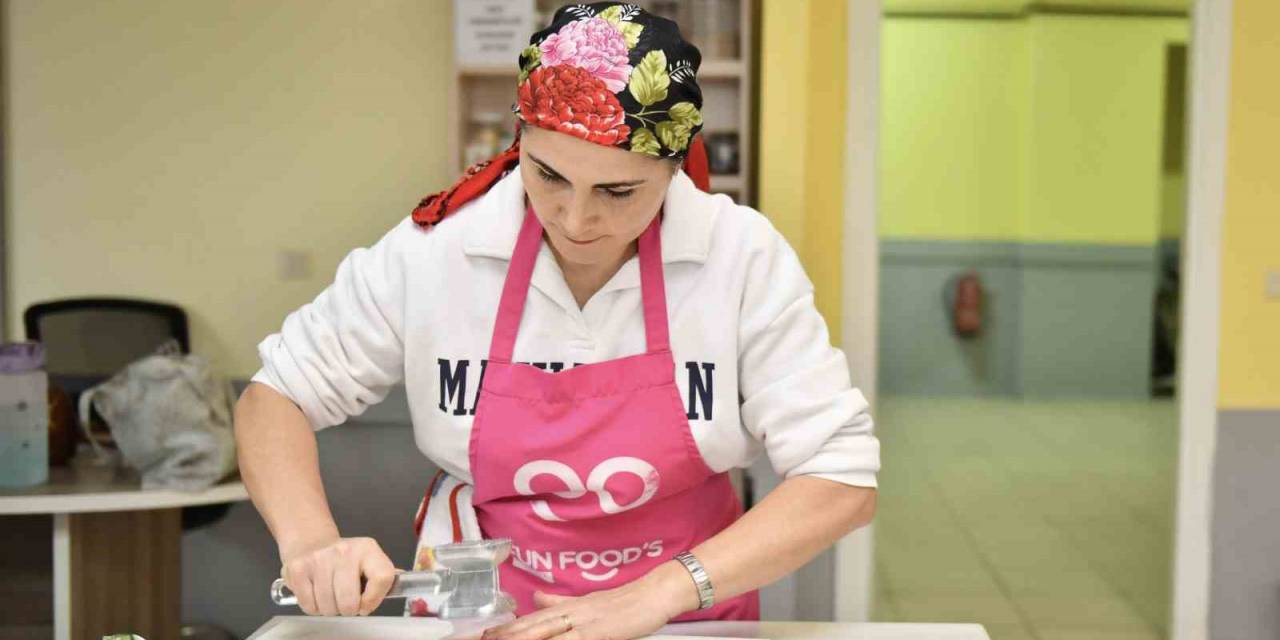 Esenyurtlular Aşçı Yardımcılığı Kursu’nda  Çeşitli Eğitimler Alıyor