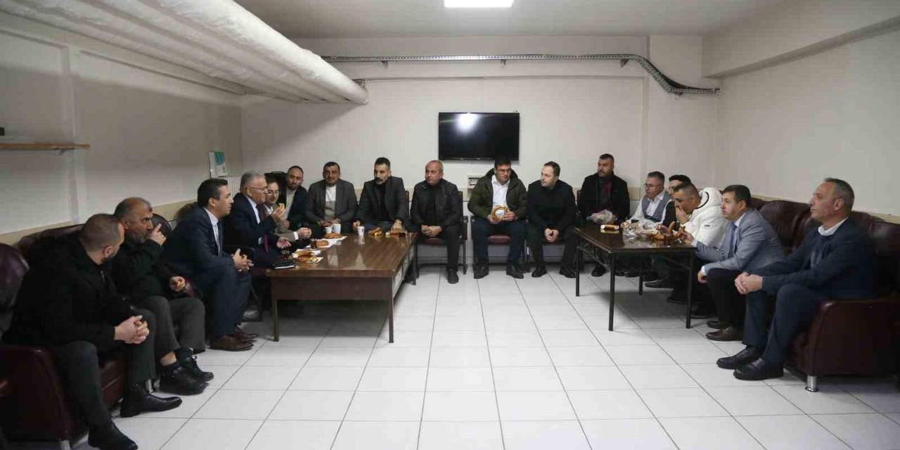 Başkan Büyükkılıç; Şoförlerle Çay İçti, Simit Yedi