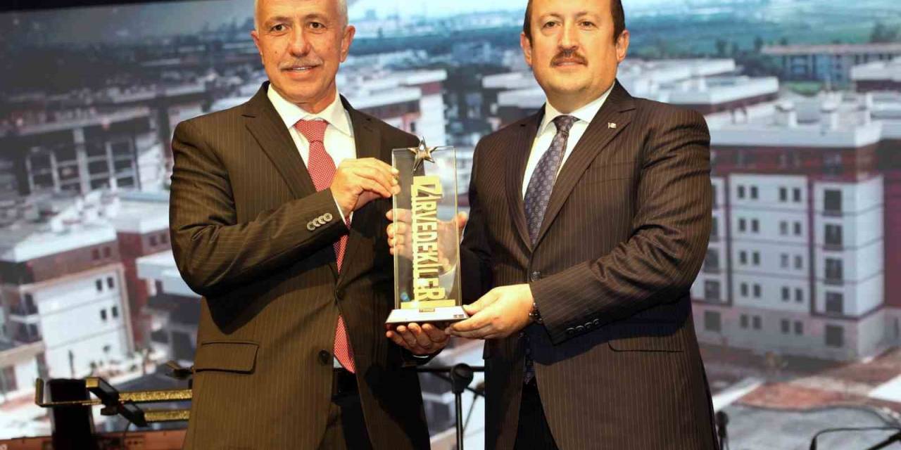 Başkan Gültak’a ’yılın Hizmet Projesi’ Ödülü