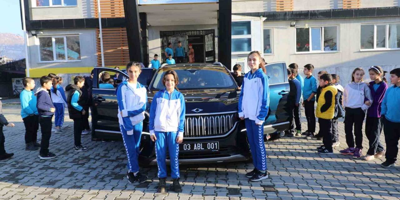 Yerli Malı Haftasında Öğrencilere Togg Sürprizi