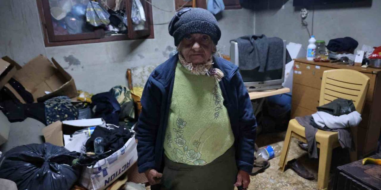 Hem Maaşını Alıyorlar Hem De Anne Ve Babalarına Bakmıyorlar