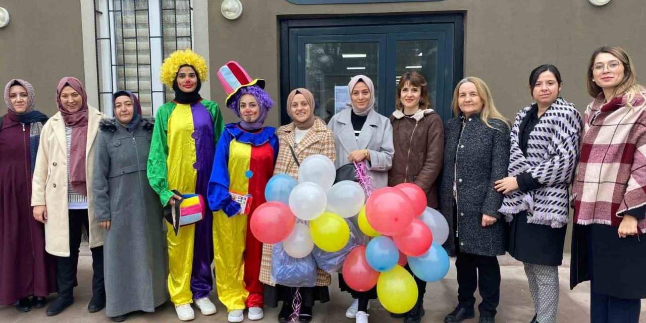 Cezaevinde Kalan Kadın Mahkum Ve Çocukları İçin Eğlence Yapıldı