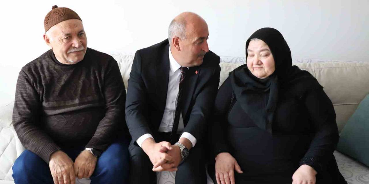 Kilolarından Kurtulmak İsteyen Sultan Teyzenin Tek İsteği: "Bastonsuz Yürümek İstiyorum"