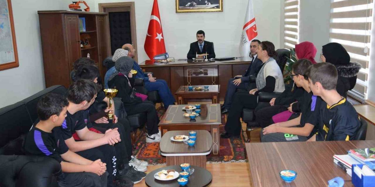 Kaymakam Akduman Başarılı Sporcuları Kabul Etti