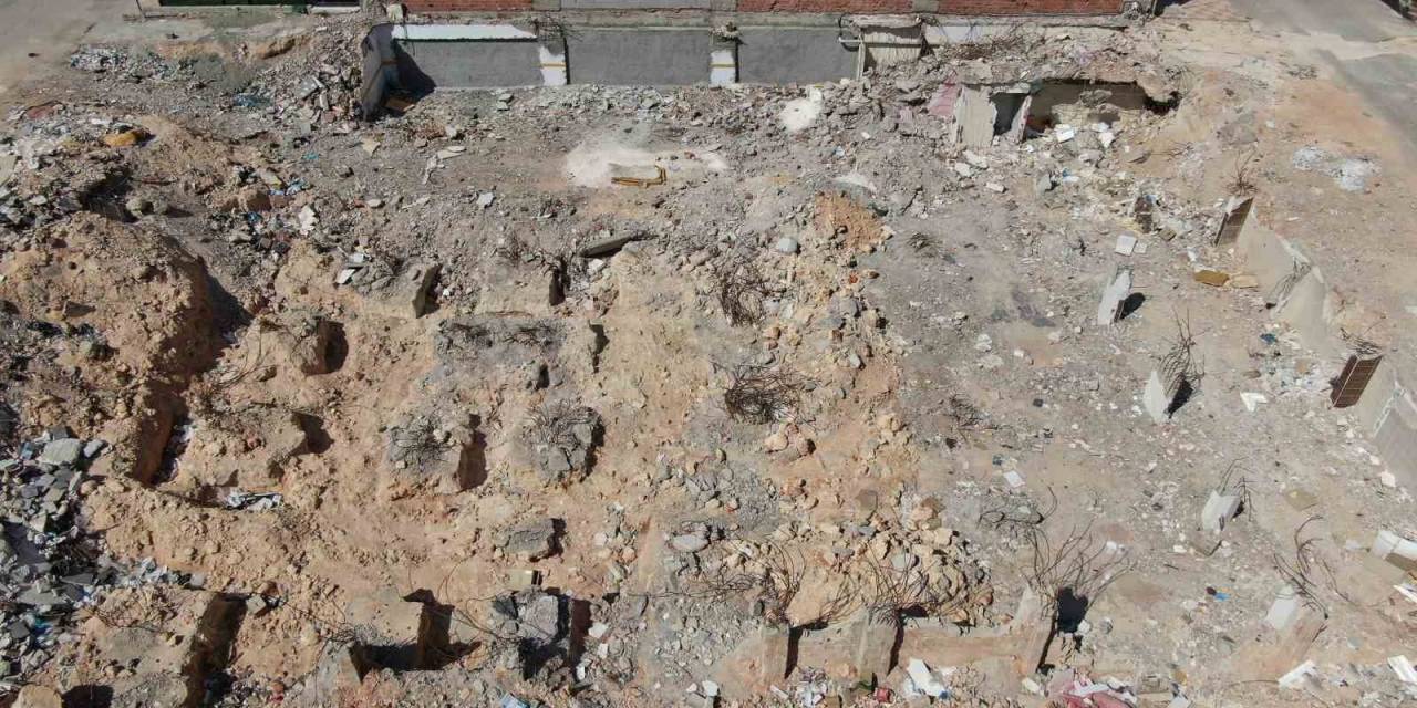 Gaziantep’teki Depremde Yıkılan Ve 49 Kişinin Ölümüne Neden Olan 11 Katlı Emre Apartmanı Davası Görüldü