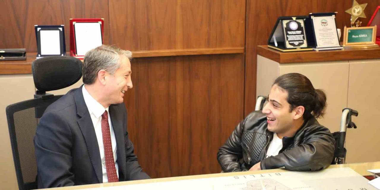 Ağrı’da Engelli Öğrencilerden Milli Eğitim Müdürü Kökrek’e Ziyaret