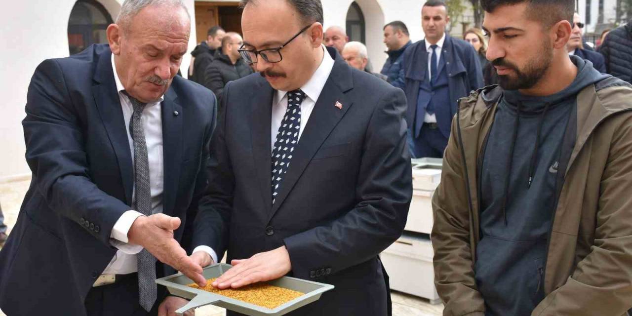 Siirt’te Arıcılara Bin 50 Adet Polen Tuzaklı Kovan Dağıtıldı