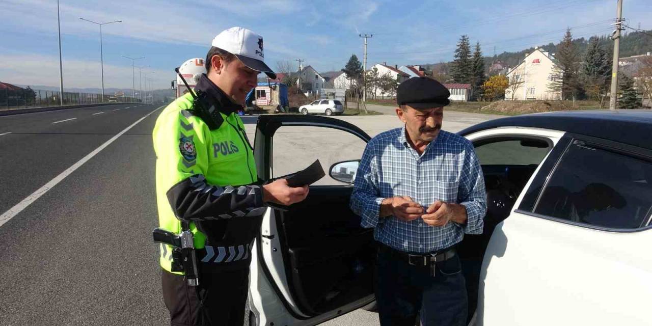 Kırmızı Işıkta Geçtiler: “Sizin Lambanız Geç Yandı”