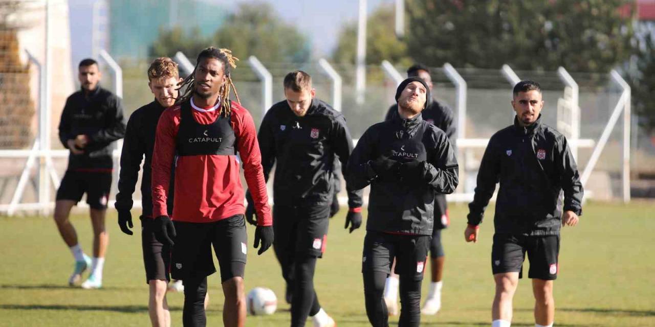 Sivasspor’da Başakşehir Mesaisi Sürüyor