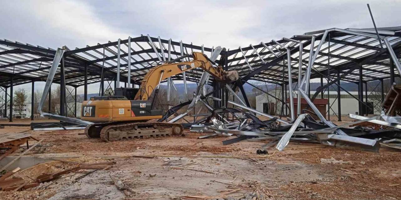 Nilüfer’de 3 Günde 9 Kaçak Yapı Yıkıldı