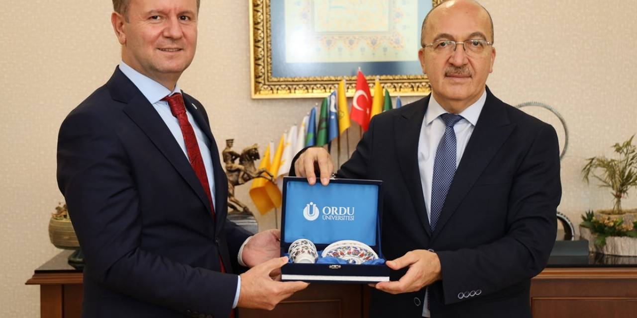 Rektör Baş, Rektör Zeybek İle Bir Araya Geldi