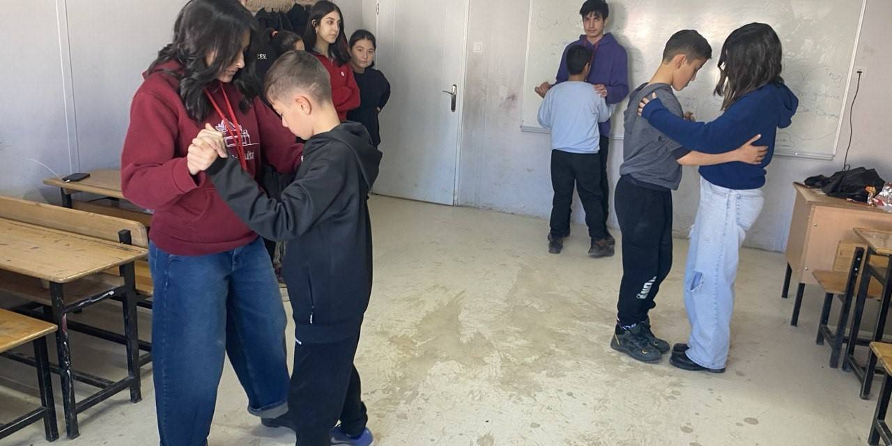 Depremzede Öğrenciler Çeşitli Etkinliklerle Eğleniyor