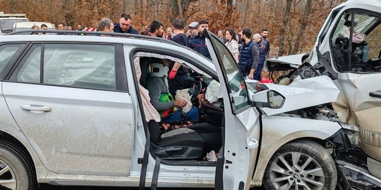 Kırklareli’de Minibüs İle Otomobilin Çarpıştığı Kazada 9 Kişi Yaralandı