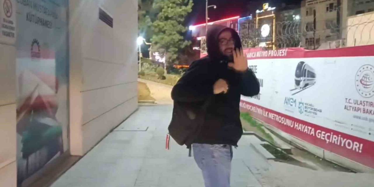 Ders Çalışırken Kendini Kaptıran Genç Kütüphanede Kilitli Kaldı