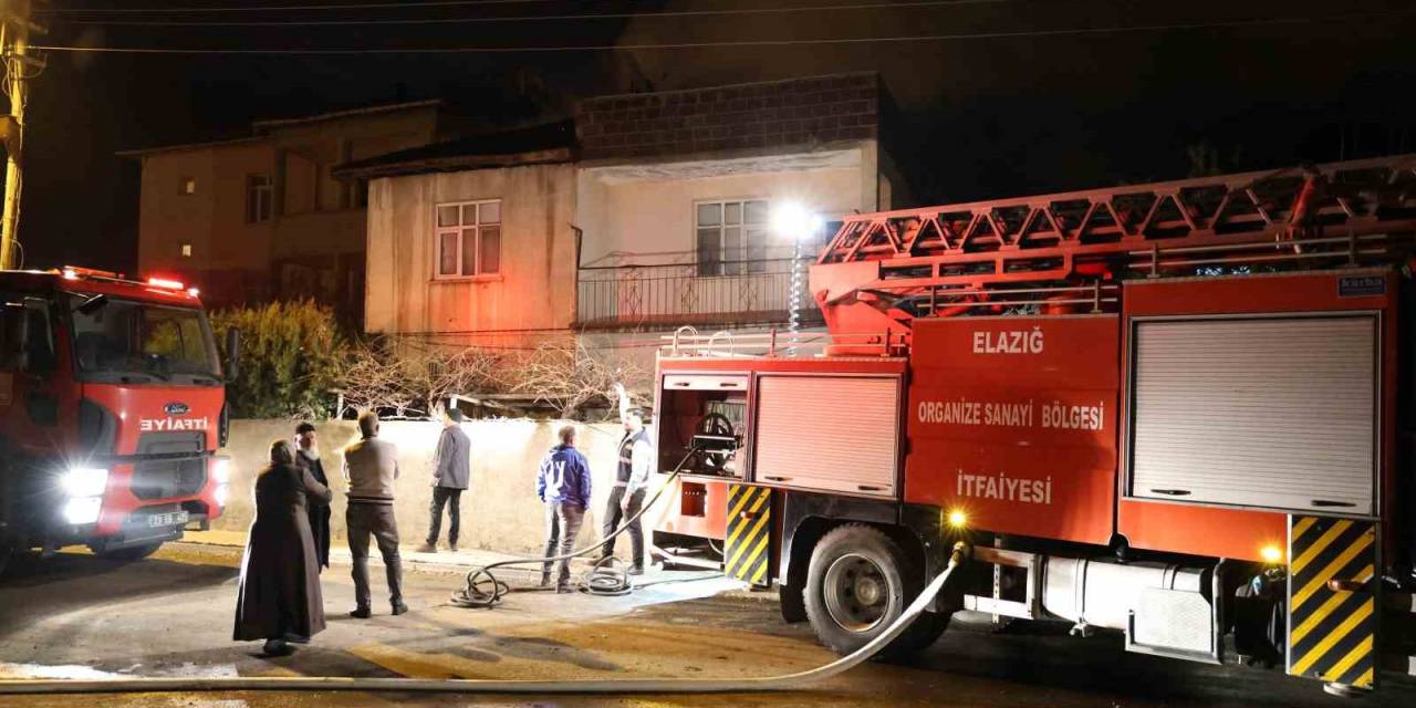 Elazığ’da Çatı Yangını