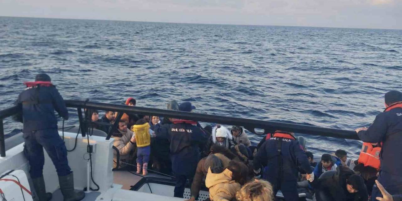 Ayvacık Açıklarında Lastik Botları Arızalanan Ve Sürüklenen 78 Kaçak Göçmen Kurtarıldı