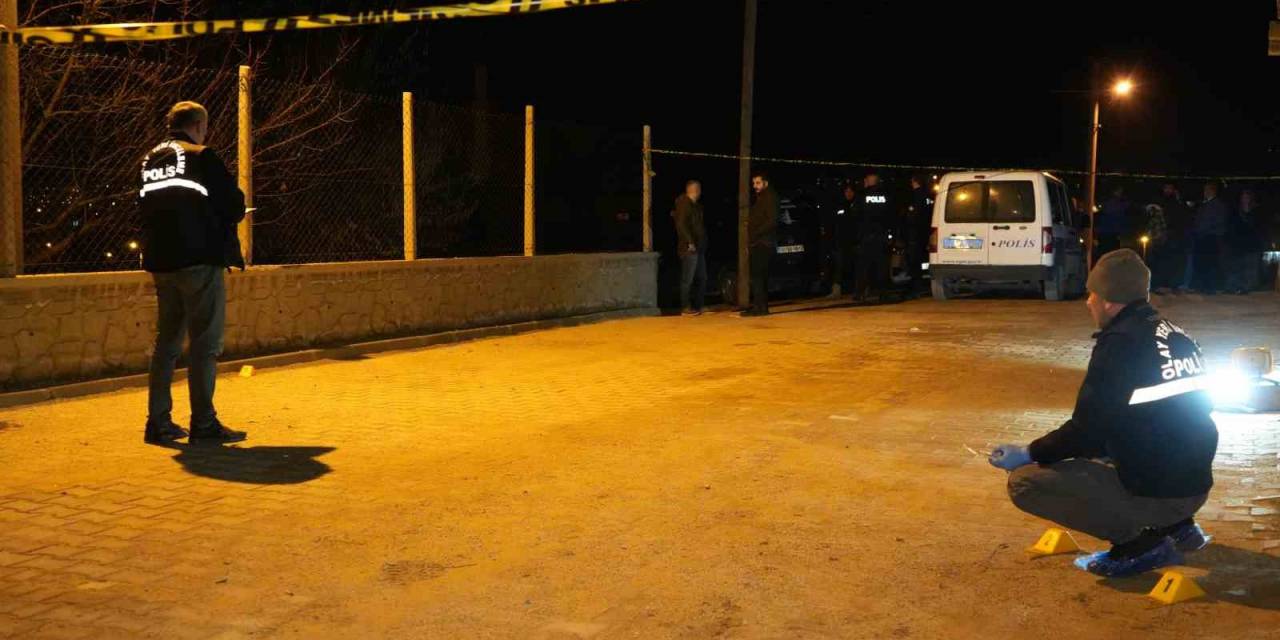 Hala-yeğen Kavgası Kanlı Bitti: 1 Yaralı