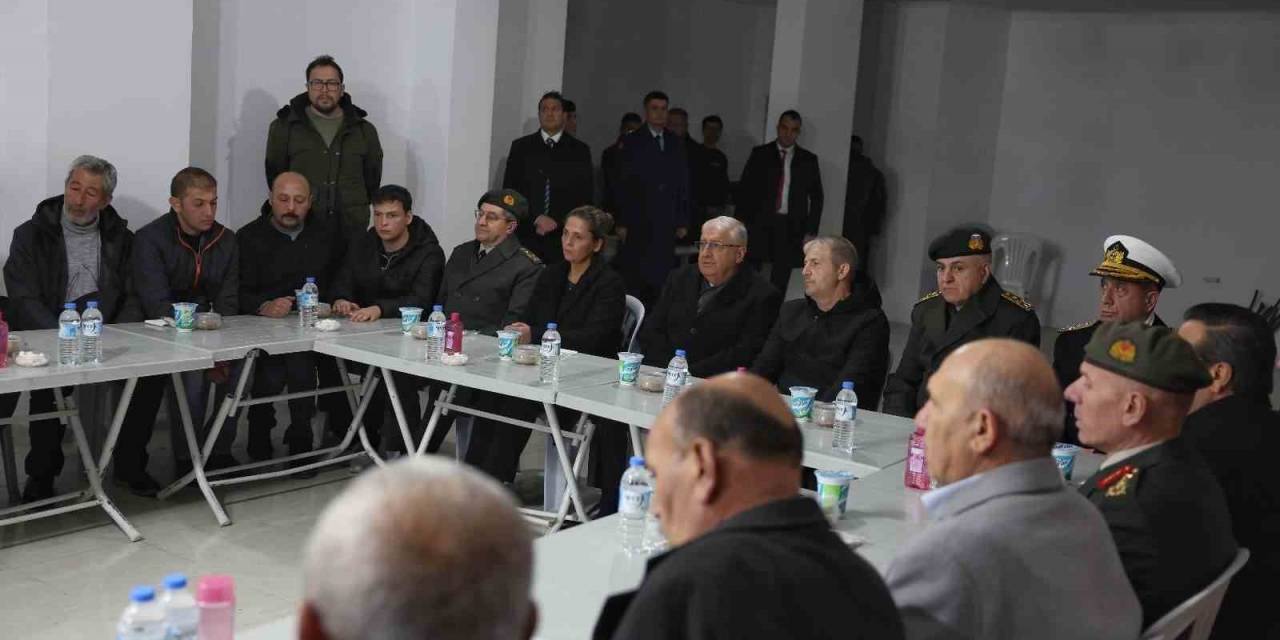 Milli Savunma Bakanı Güler’den Şehit Evine Taziye Ziyareti