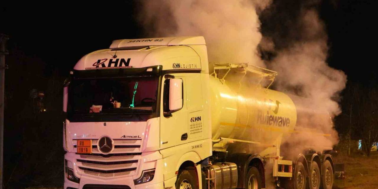 Yalova’dan Azerbaycan’a Giden Kimyasal Yüklü Tanker Tepkimeye Girdi, Ekipler Harekete Geçti