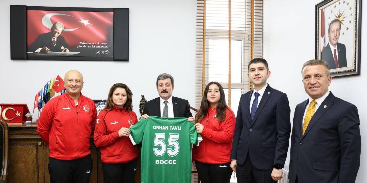 Vali Tavlı, Milli Sporcuları Kutladı