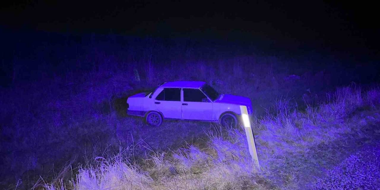 Yoldan Çıkan Otomobil Tarlaya Uçtu