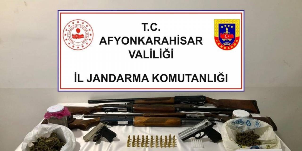 Saman Balyaları Arasına Kavanoz İçerisinde Gizlenmiş Esrarın Bulunma Anı Jandarma Kamerasında