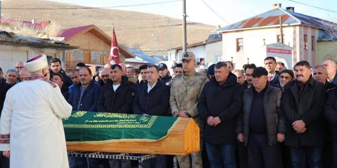 Gazi Annesi Toprağa Verildi