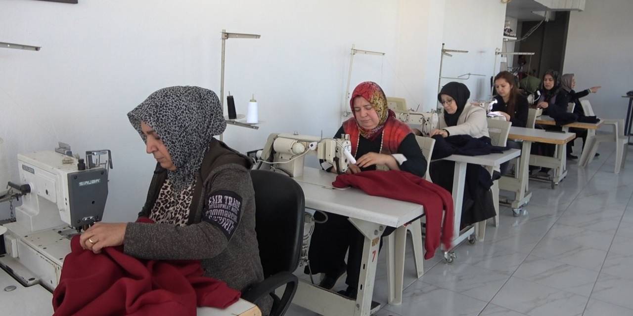 Anne Sevgisiyle Dikilen Kıyafetler Gazze’deki Çocukları Isıtacak