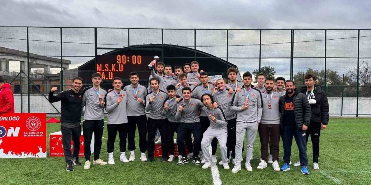 İzmir Ekonomili Gençler, Muğla’dan Kupayla Döndü