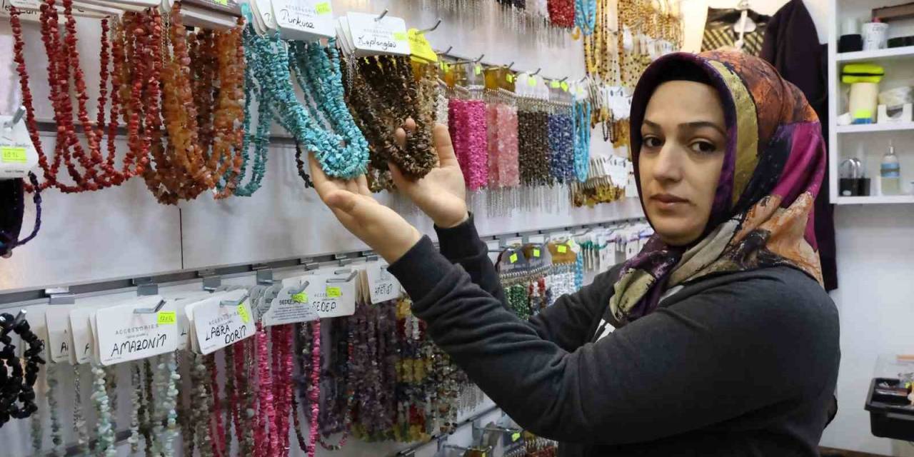 Doğal Taşları Tasarıma Dönüştürerek Şifa Dağıtıyor